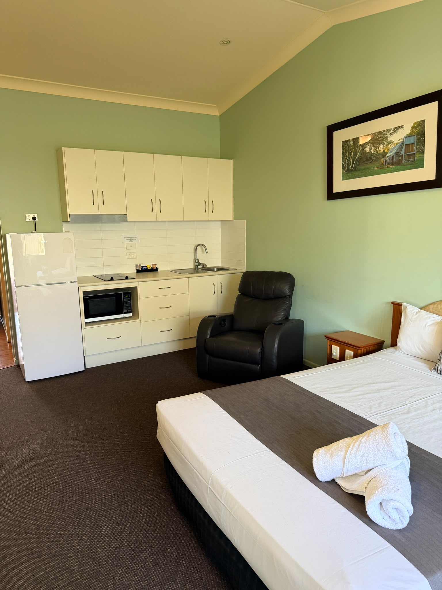 executive queen room(one) Image