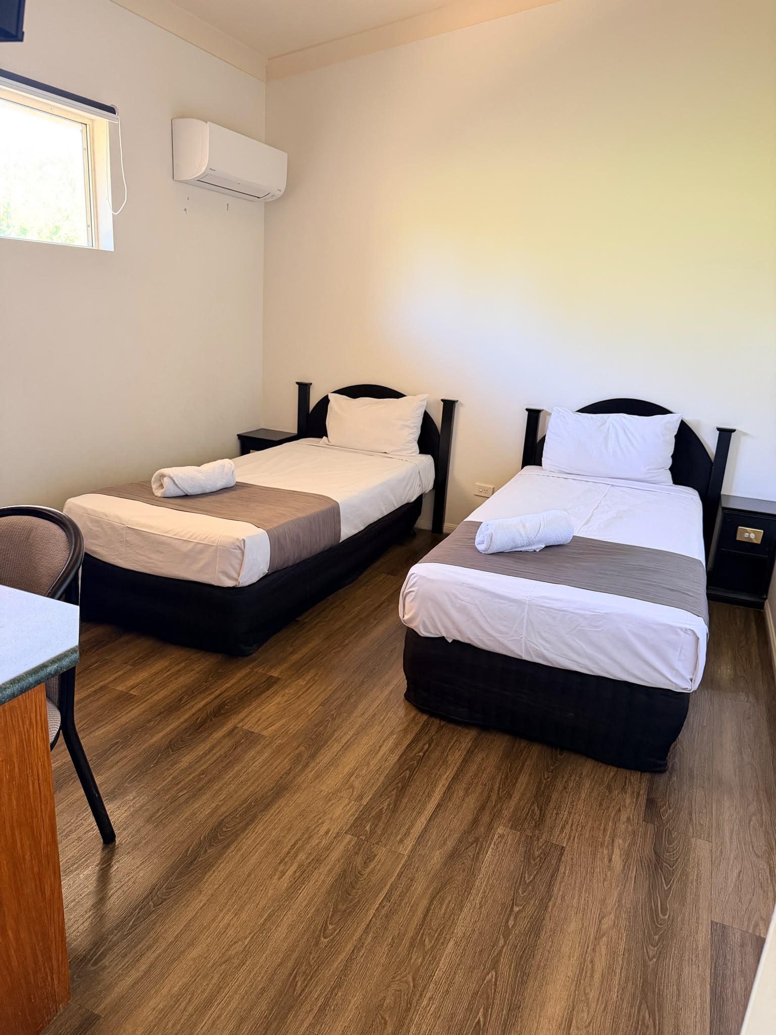 Family Room (We Got 2)  1 Queen Bed 3 Single Bed