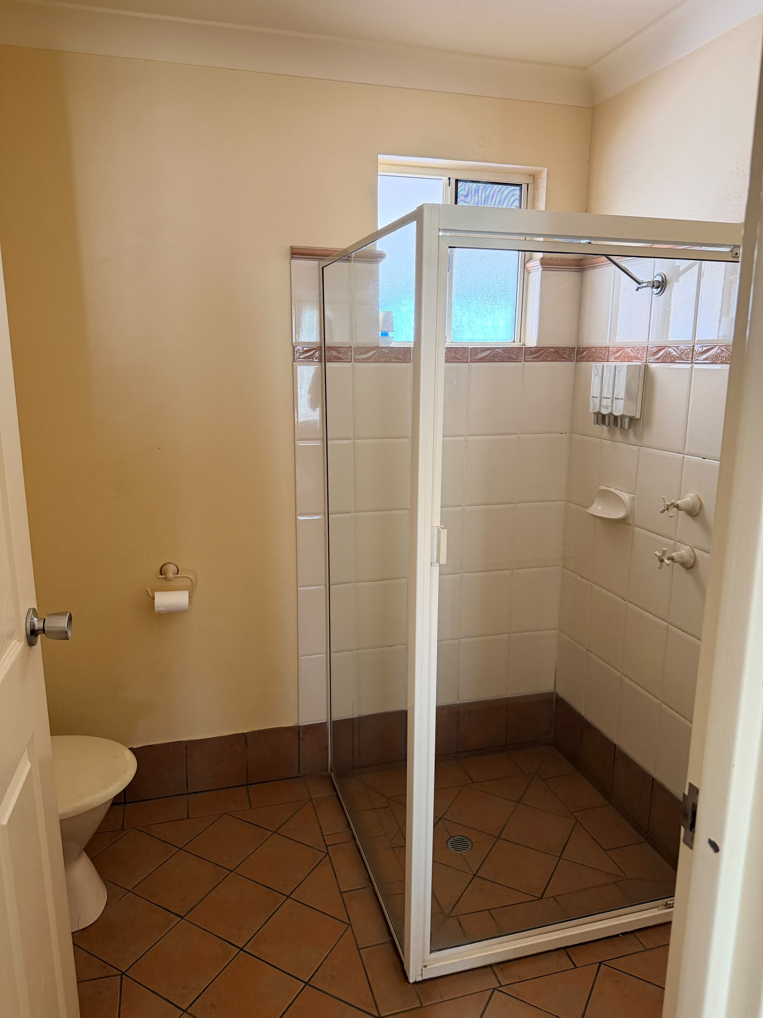 standard pet friendly rooms(5) Image