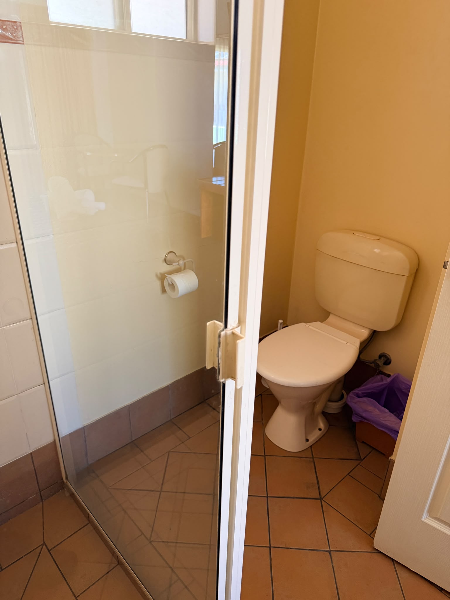 standard queen room Image