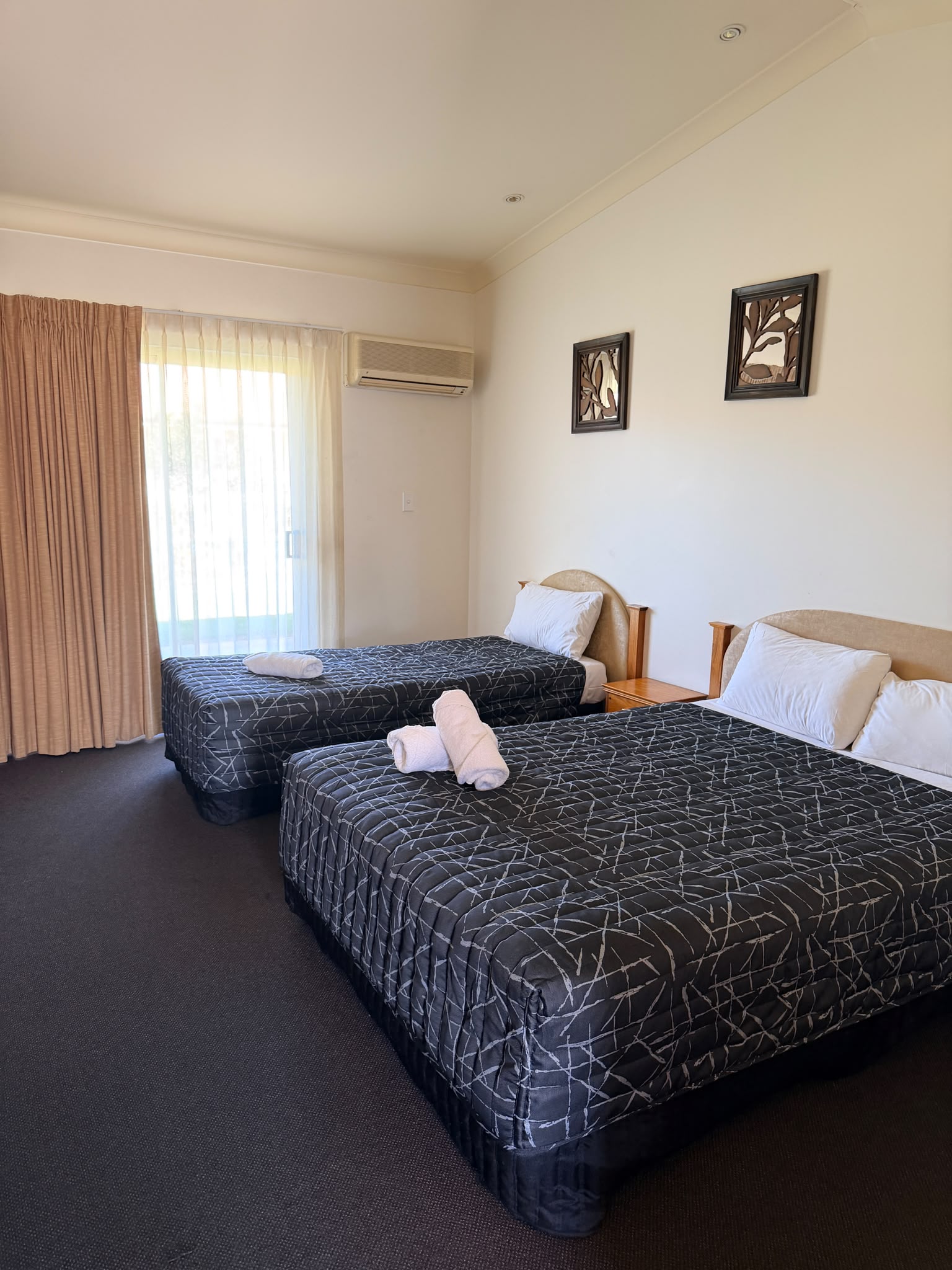 standard queen room Image
